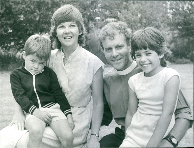 OPEN ROBERT MUSIC WIFE - Vintage Photograph