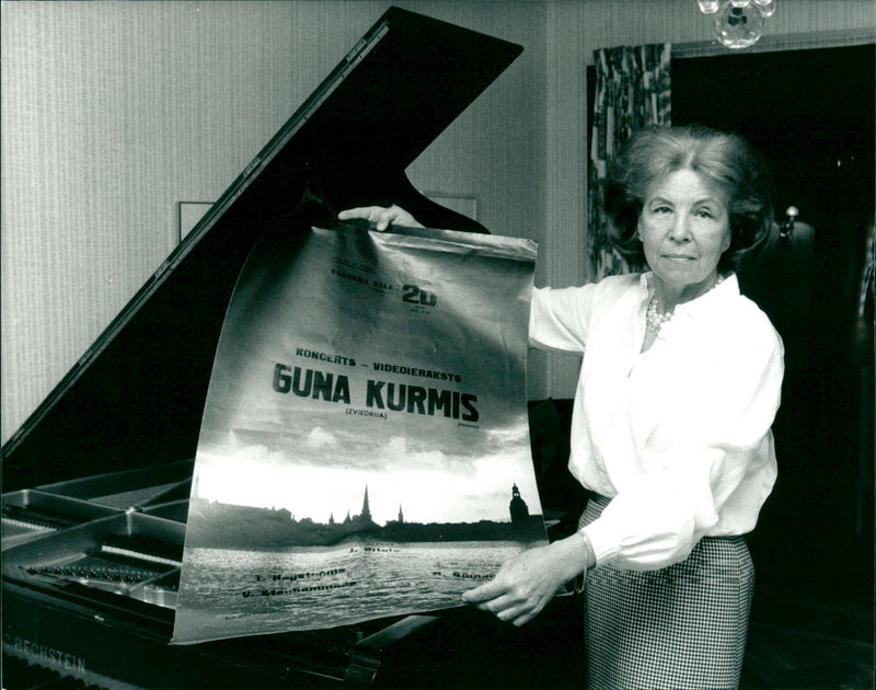 CONCERTS VIDEOIAACTS GUNA CURMIS ZVIEDRUA - Vintage Photograph
