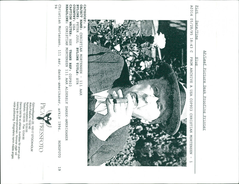 1995 PICA DESK AMERICAN PRINTER COUNTRY HENRIKSSON JANERIK PETER PRESS WRITER - Vintage Photograph