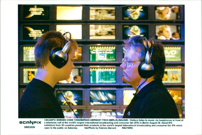 1999 BUILING BLOCKS INTERNET HAMBURY KEYSTONE TELEVISION MUSIC INTERNATIONAL - Vintage Photograph