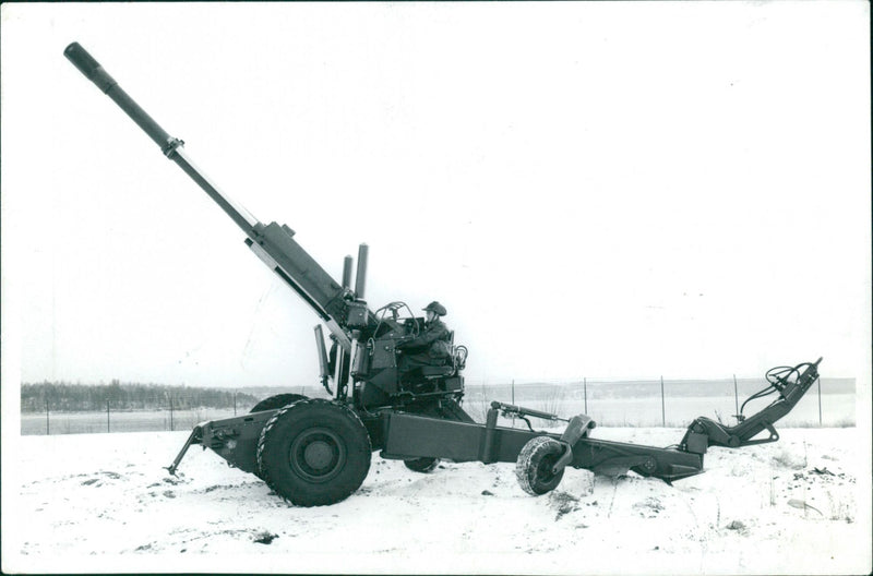 PJAS PRATS YOU OUT ITS HAUB GUNS DOMESTIC AND APPENDED SAAB VOLVO PJASPLAT - Vintage Photograph