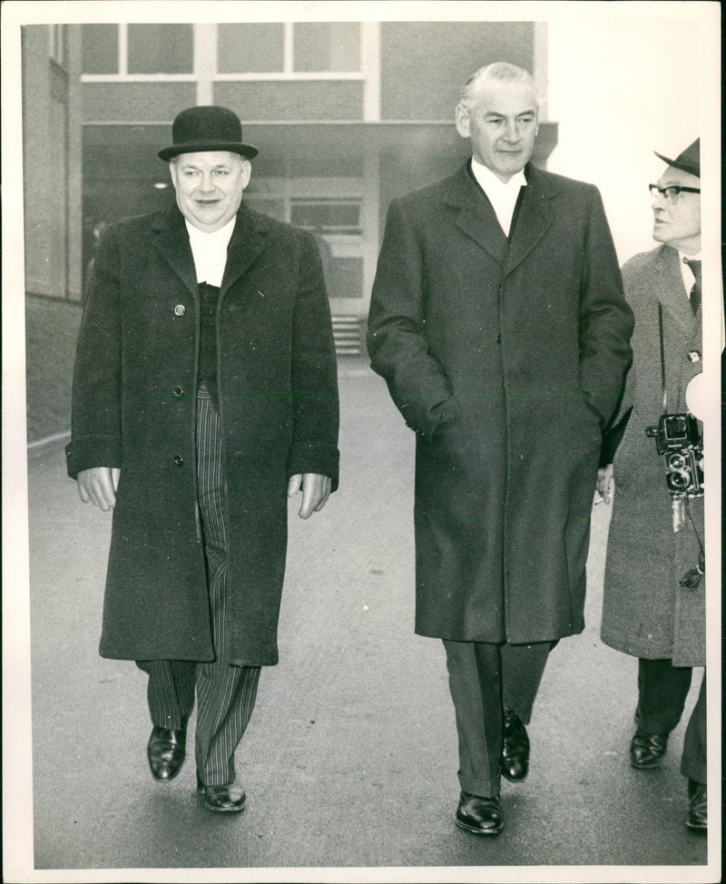 Arthur James and Niall Macdermot during the luncheon interval - Vintage Photograph