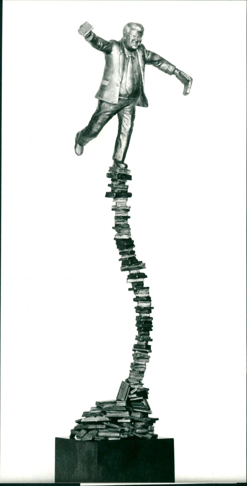 Timo Kärnekull, his writers Eino Hanski presented a sculpture, where the publisher balances on a book stack. - Vintage Photograph