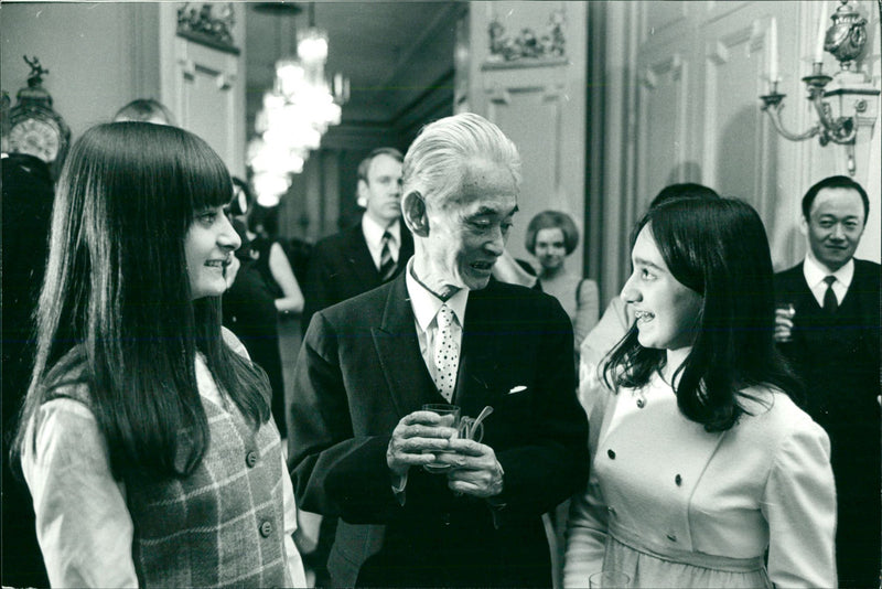 The Nobel Prize in 1968. Literature recipient Yasunari Kawabata together with Julia and Emily Khoranax, daughters of the medalist Gobind Khorana - Vintage Photograph