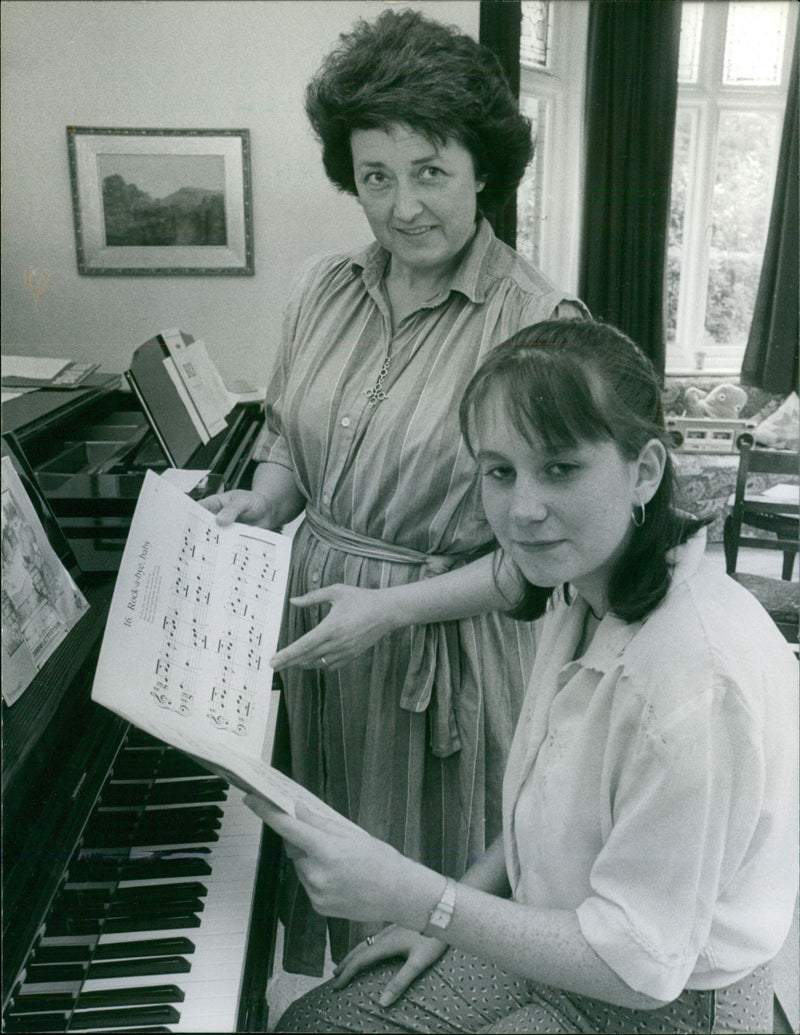 1987 STYLE ROCK MUSIC - Vintage Photograph