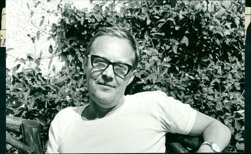 1972 FEW BECAME HAS VULNERABILITY POETIC MANS HOJD ONLY DAIBADET POETRY OUT NAR - Vintage Photograph