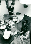 1987 OTHER DAGBLADETS PICA DESK COMPANY DUKE ENGLAND TOGETHER - Vintage Photograph