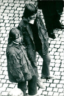 1965 BROMMA ADCIS DILD YOUNG TEL FRENCH KLIC COMPANY DUKE ENGLAND TOGETHER PETER - Vintage Photograph