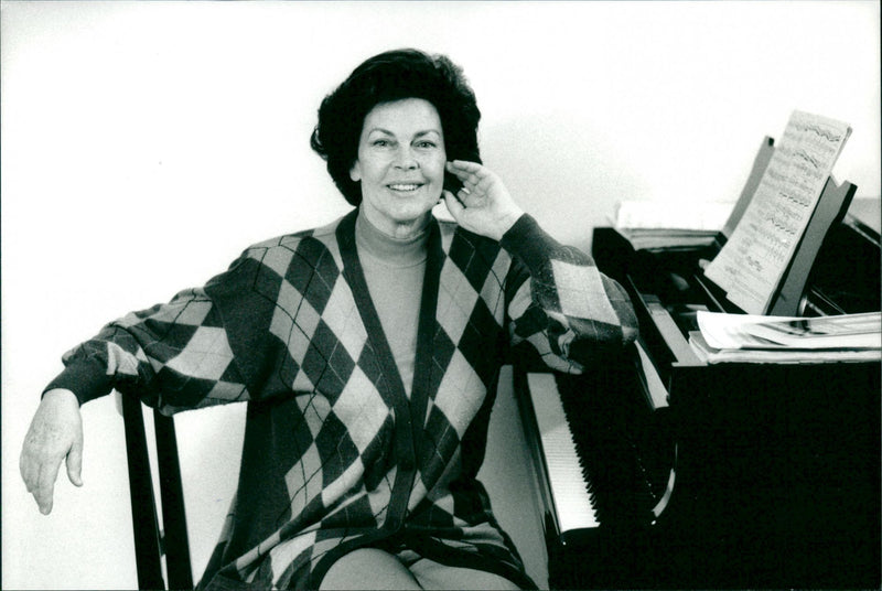 Käbi Laretei, Concert pianist. - Vintage Photograph