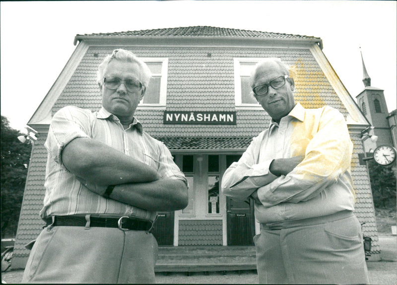 The Municipal Council Svend Erik Larsen and the Opposition Council Axel Gustafson Testify in Unanimous Agreement. - Vintage Photograph