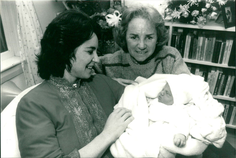 1983 YOUR TOGETON HER HAPPY GREEN DAVID TOGETHER WRITER - Vintage Photograph