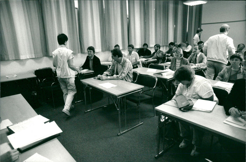 1986 TANK ABOUT ACADEMICS CALLED SACO SACOSSR DOUBAN COPYRIG - Vintage Photograph