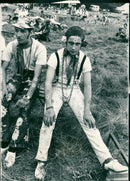 1971 OTHER ATTEND DESK WHILDREN STARTED DISCLOSED DUKE KEYSTONE BRITAIN FESTIVAL - Vintage Photograph