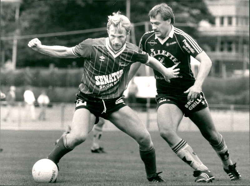 Staffan Lindhe in action, Vasalunds IF - Vintage Photograph