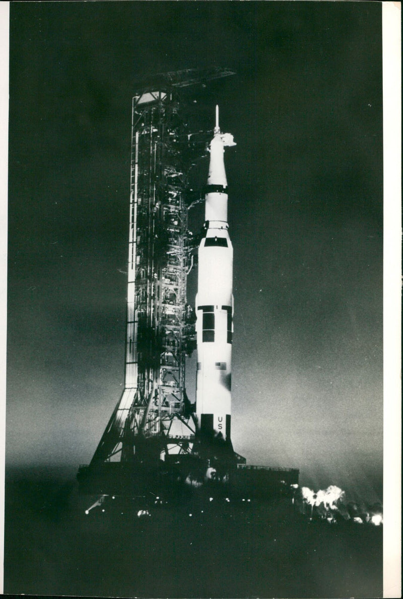 MOON KENNEDY PRESS OCEAN APOLLO - Vintage Photograph