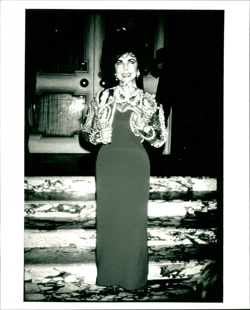 Elizabeth Taylor - Vintage Photograph