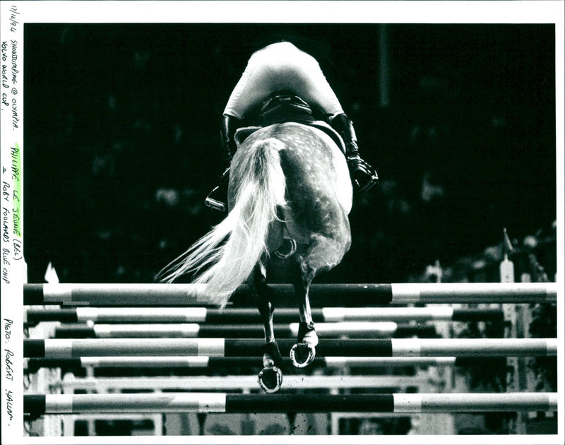 le CHECKED 1 8 DEC 1994
PHILIPPE LE JEUNE SHOW JUMPING - Vintage Photograph