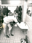 1973 ANDERSSON CAPTAIN ONLY HANDBALL ENGLISH DAIBLADED CONTINUED SINCE MOTH SJE - Vintage Photograph