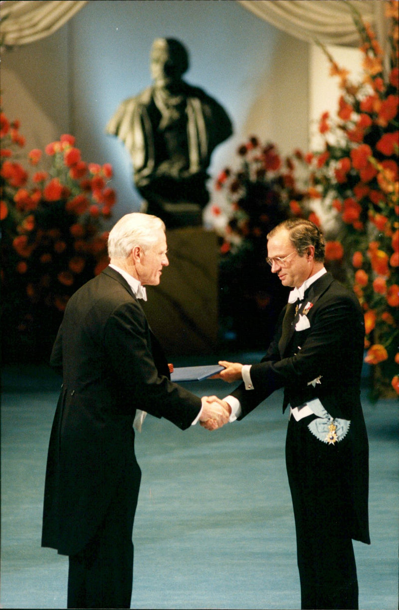 Nobel Prize ceremony in the concert hall 1990. Henry W Kendall receives the Nobel Prize in Physics from the King's hand. - Vintage Photograph