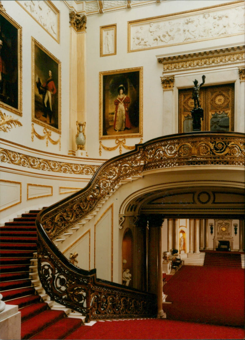 1993 - BUCKINGHAM PALACE ROYAL COLLECTION ENTERPRISES ELIZABETH, QUEEN, II - Vintage Photograph