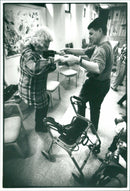 1995 SWEDEN PICA RESPONSIBLE IMAGE DELIVERY STAR DUKE JOHN WIFE - Vintage Photograph