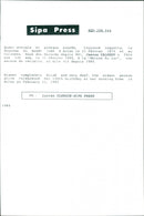 UNE HER ALMOST MONDE NURSING ALIVE FETE COMPLETE JOHN DUKE STAR PRESS WIFE - Vintage Photograph