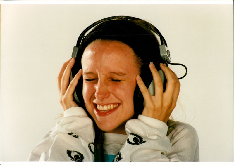 MALL TIGRAFENS CNNAN LENSING NAMN DISCLOSED PAMBSVAGEN IMAGE EACH PIC MUSIC - Vintage Photograph