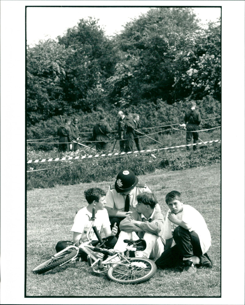 KENNEDY CARL MURDERED BOY - BIRMINGHAM TEAN NERS INTERNATIONAL 6047 021622 - Vintage Photograph