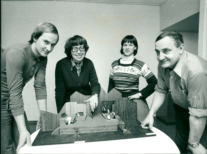 Park Theater's set of "The City of My Dreams". The model will be exhibited at Kulturhuset. Berndt Jansson, Anne-Marie RÃ¥dstrÃ¶m, Pia Lejbro and Stig Jansson - Vintage Photograph