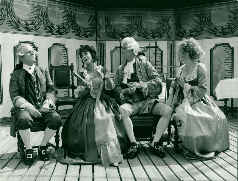 The park theater gives the Inn hostess in Vita Bergen. Jan Nygren, Christina Carlwind, Per Olof Ekvall and Maria Zalai - Vintage Photograph
