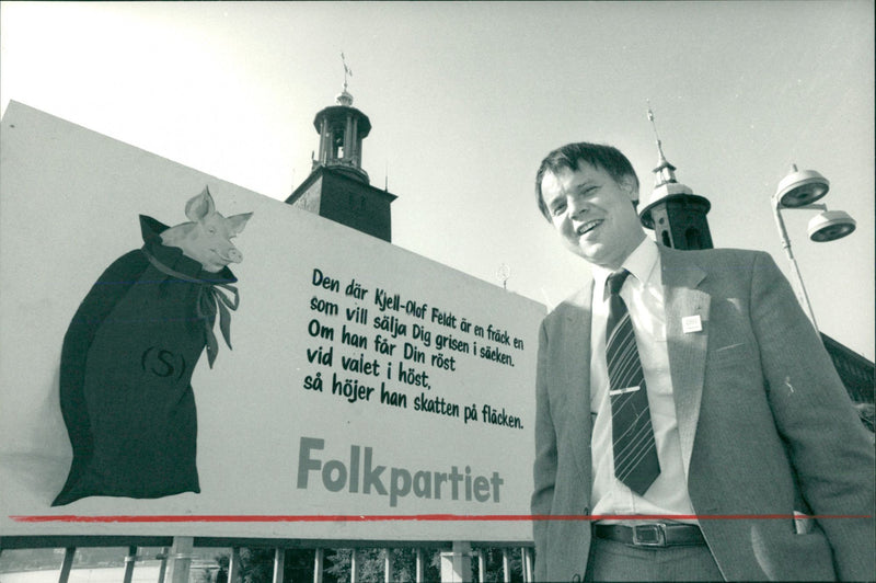 1985 LIBERAL PARTY ELECTIONS PLACARDS CONTINUE INTEND SAY HENRIKSSON JANERIK - Vintage Photograph