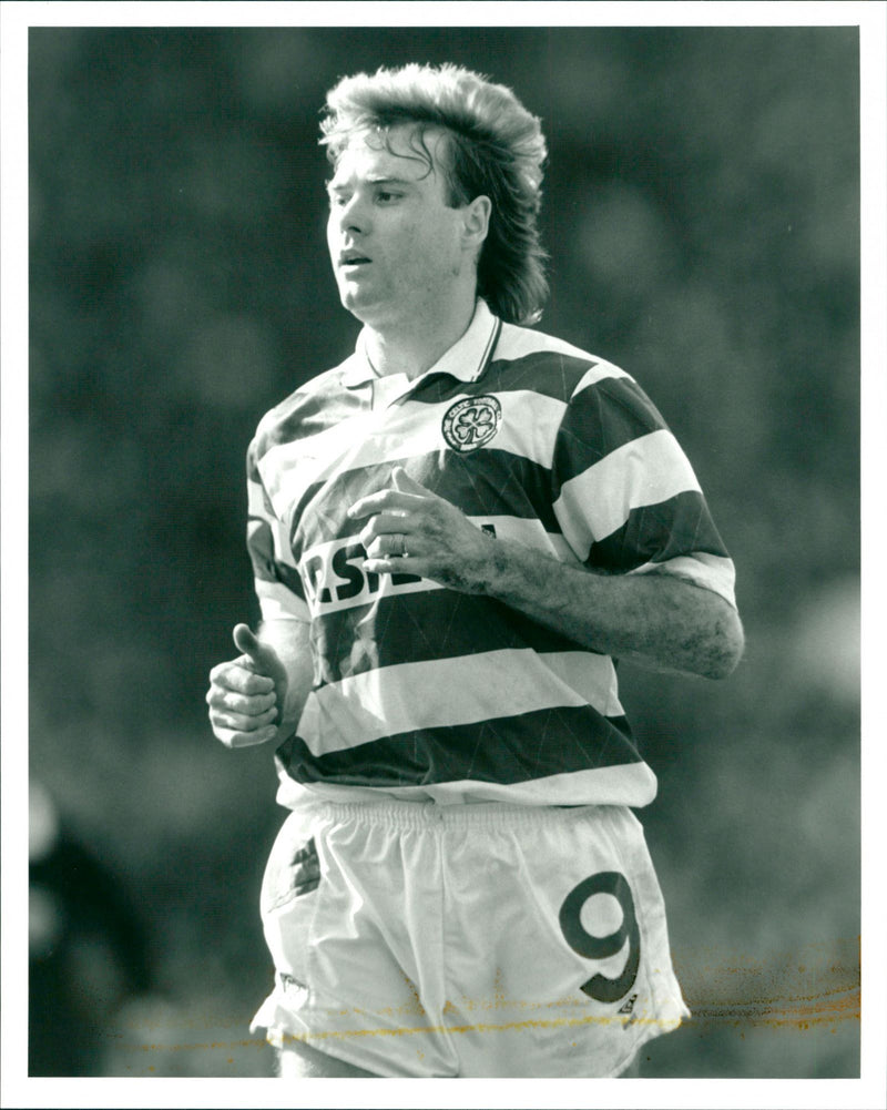 6 S. 239
TOMMY COYNE CELTIC
COYNE , Boumy ( football
NEWGUARDIAN 15 x 10 REF . J - Vintage Photograph