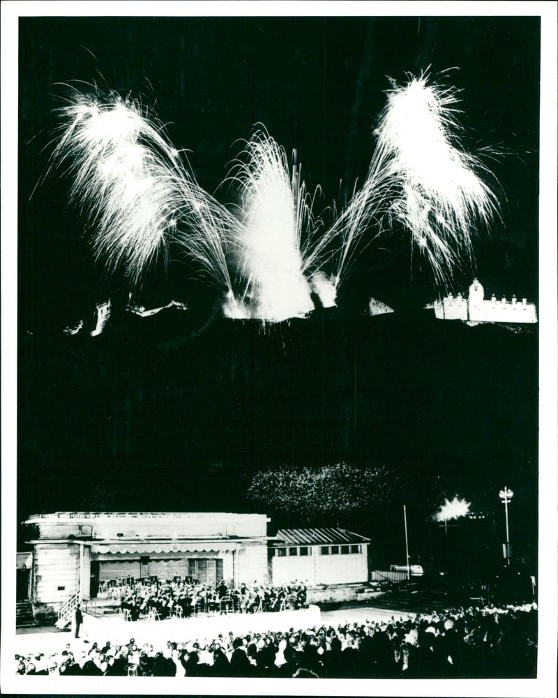 CONCERT POPULAR FESTIVAL - Vintage Photograph