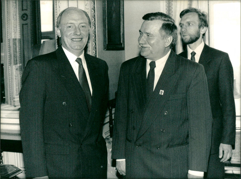 LEADER VISIT BRITISH PRESS BRITAIN - Vintage Photograph