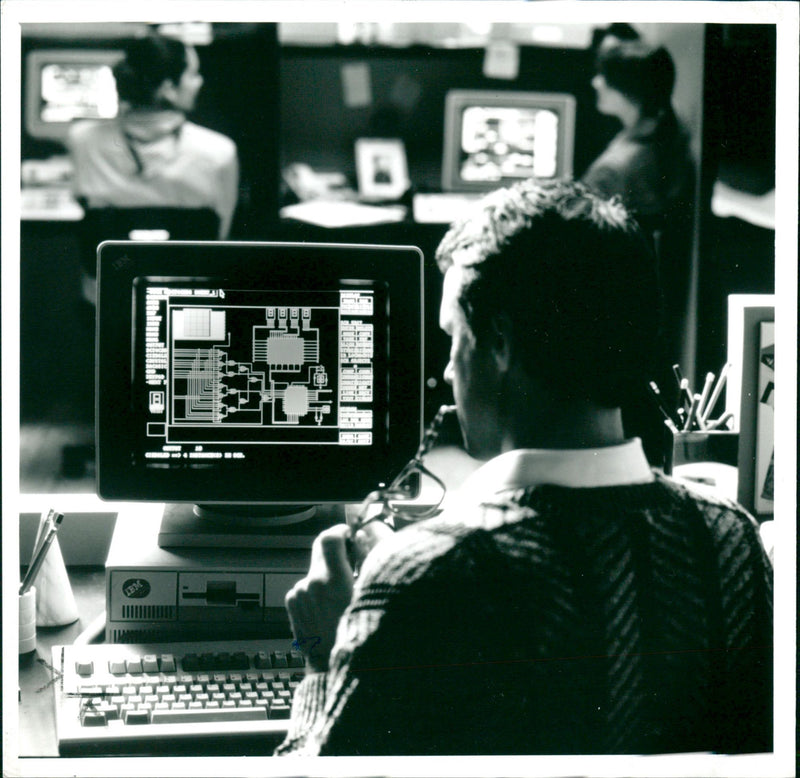 The IBM PS/2 model 70 - Vintage Photograph