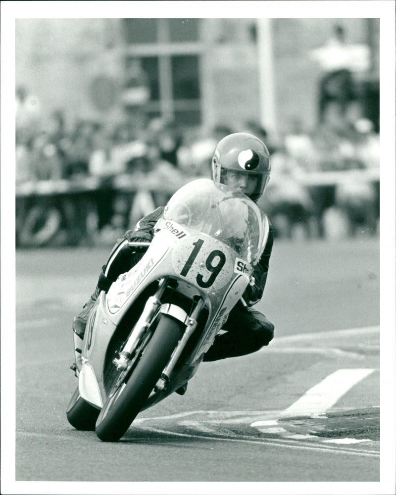 Isle of Man 1980 - Senior Race, Ian Richards at Parliament Square. - Vintage Photograph