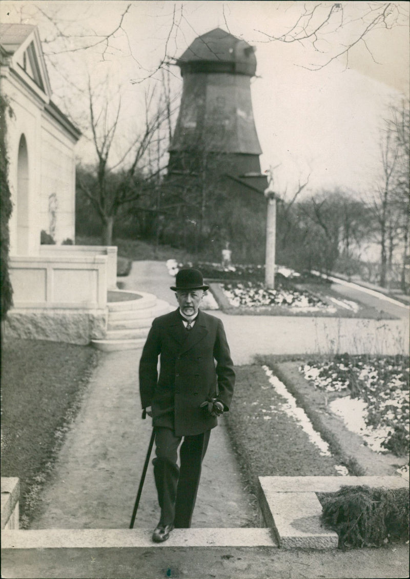 Prince Eugen on a walk in the garden at Waldemarsudde 1925
