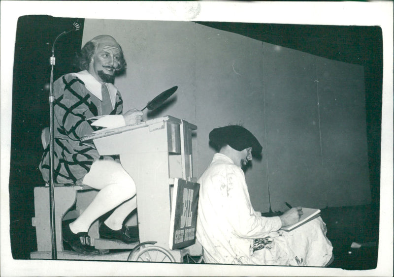 CUSTOMER TRAGEDY CRASSEST TEKNOLOGISTS AUDIENCE SHAKESPEARE POET ELIZABETH - Vintage Photograph