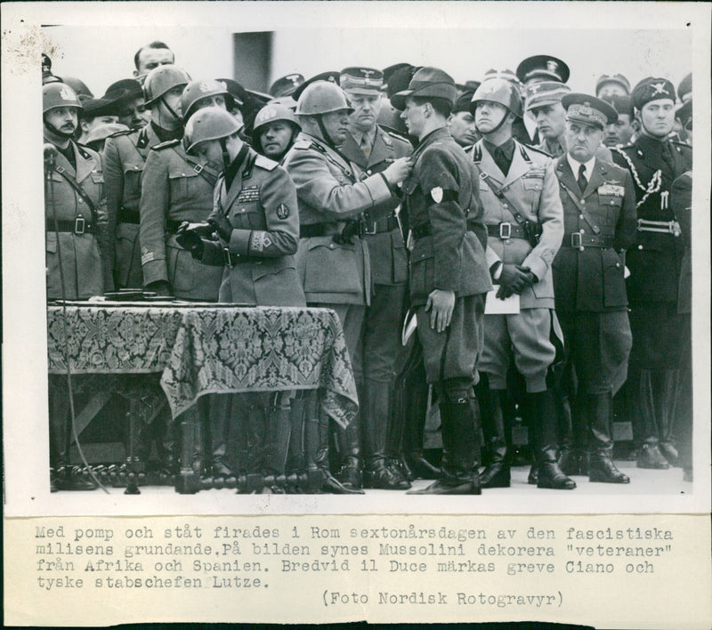 POMP CELEBRATED ROME SIXTEENTH FOUNDING FASCIST MILITIA PICTURE MUSSO SWEDEN - Vintage Photograph