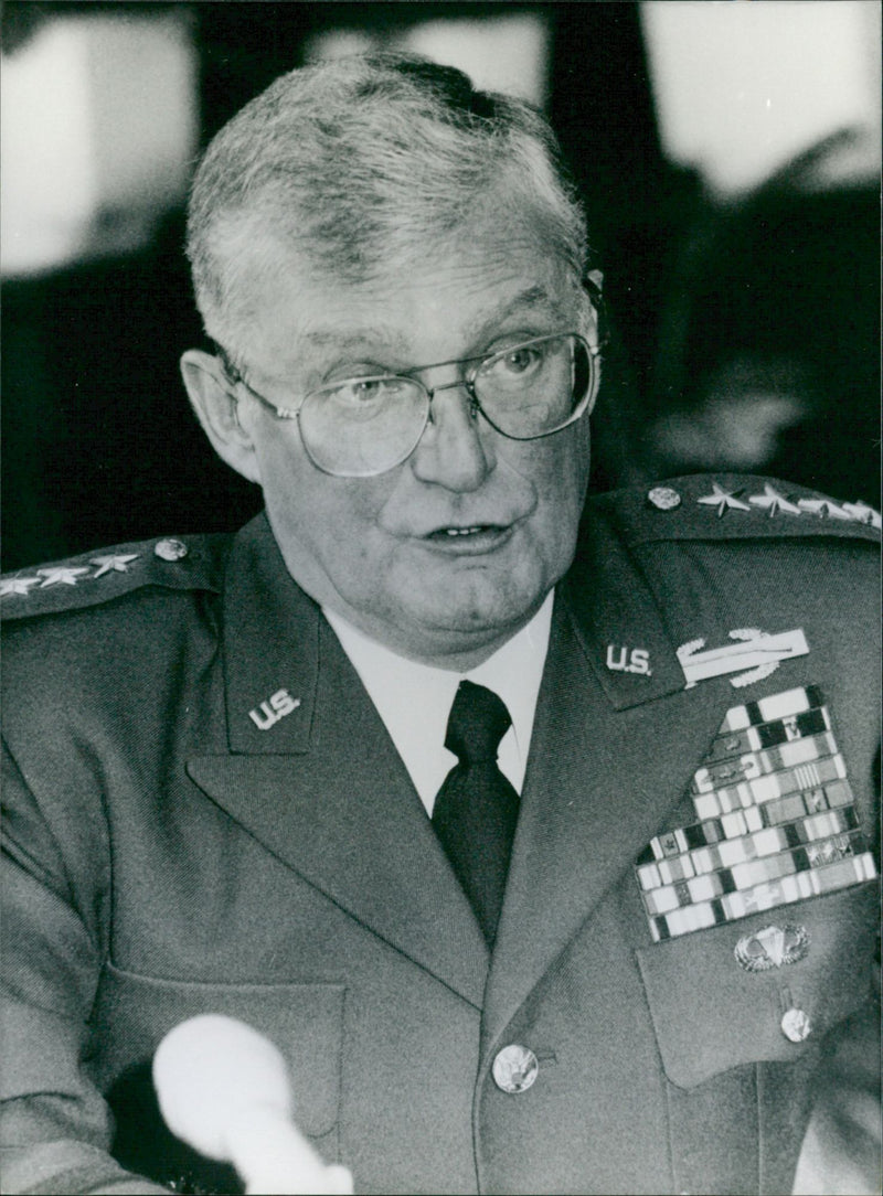 1993 JUKKLICHER JOHN PREVIOUS ABOUT KEYSTO HAMBURY UNIVERSAL AMERICAN WRITER - Vintage Photograph