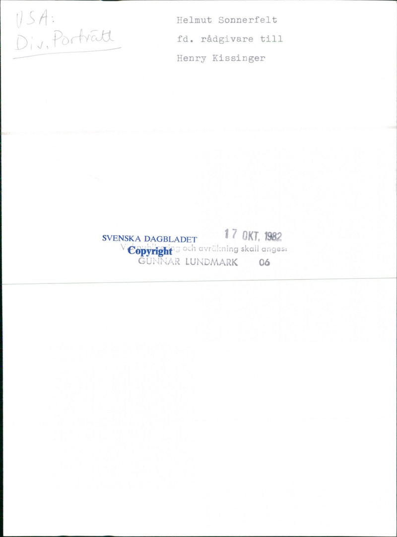 1982 ENTERED AND S UNIVERSAL KEYSTONE AMERICAN WRITER - Vintage Photograph