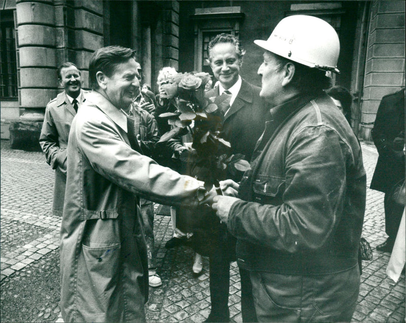Construction worker Thord Ãberg welcomes Prime Minister Olof Palme to power - Vintage Photograph