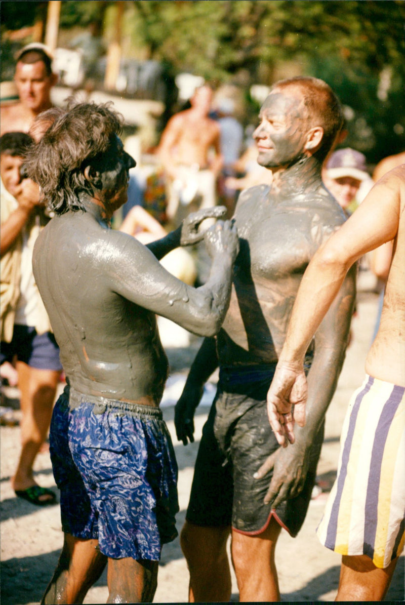 Dustin Hoffman and Sting get mud in Turkey - Vintage Photograph