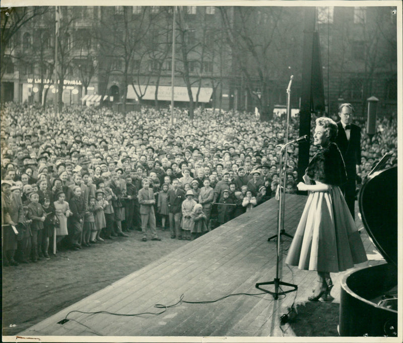 Bibi Johns performs in KungstrÃ¤dgÃ¥rden in Stockholm - Vintage Photograph