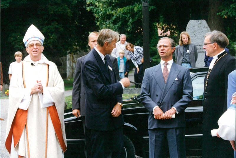 Church meeting in Sigtuna. Archbishop Bertil WerkstrÃ¶m and King Carl XVI Gustaf - Vintage Photograph