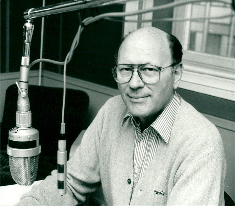 1986 AFTER RADIOMAN ONLY ANTHOLOGY SEDAN STUDENT HERNELIUS REMAINING GOLFER POET - Vintage Photograph