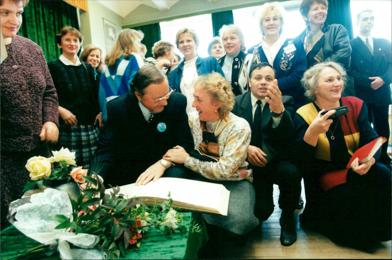 1996 TELEPHONE SWEDEN ESPONSIBLE HANSSOS LEIF JANSSON POLAR PRIZE MUSIC - Vintage Photograph