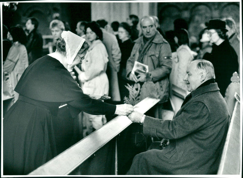 1986 CELON CONTINGENE PUBLICAR LINNA DONUYRUAN LLONGEST ENGLISH PALIN DAN WRITER - Vintage Photograph