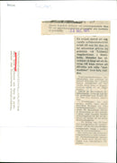 1975 THE TRAVEL RESEARCH INSTITUTE HAS ANIMALS TESTED SAMPLE FAR TASTE FREEZE ARTH - Vintage Photograph