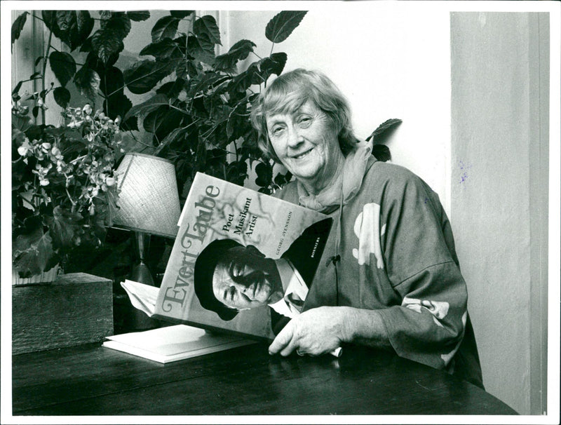 1977 HERE EVERY BILDEI SVENSKA DAGBLADET EVERT USED POET ARTIST - Vintage Photograph